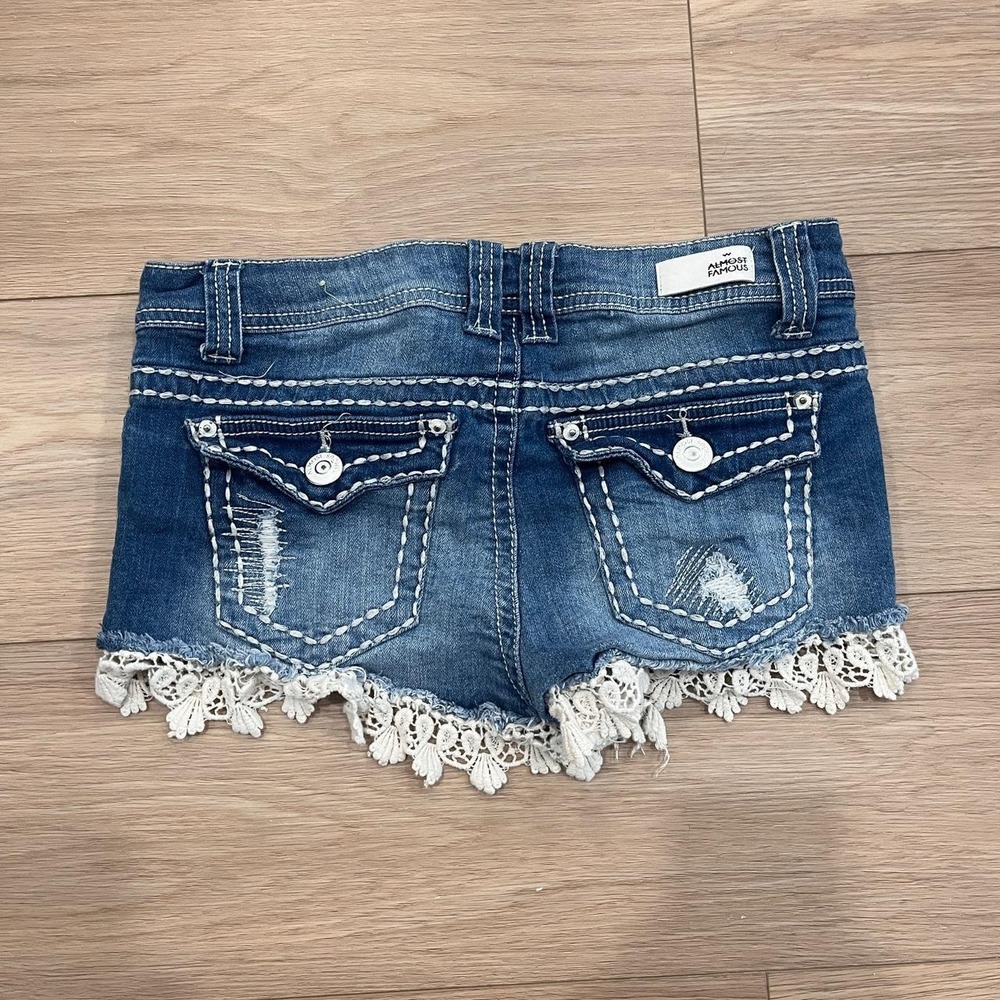 Almost‎ Famous Y2K Distressed Denim Shorts Crochet Lace Trim Low Rise Women 0 - Picture 5 of 5